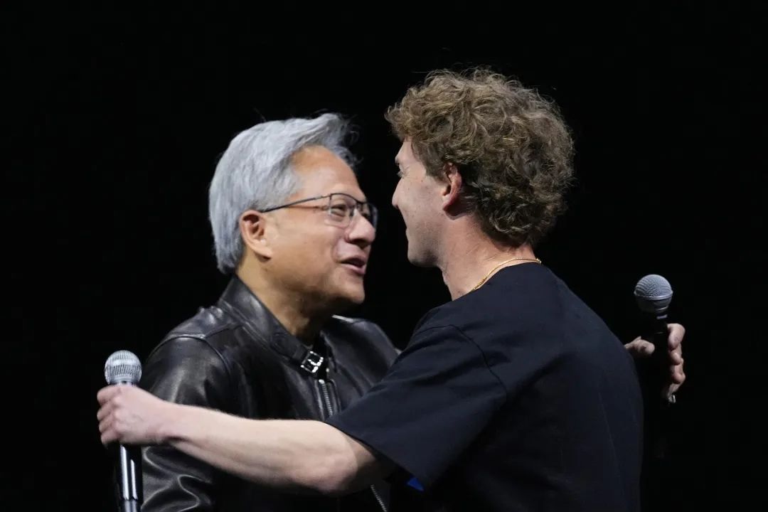 图：SIGGRAPH大会上，黄仁勋与扎克伯格双双表示支持AI大模型开源
