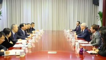 苹果CEO库克中国行：加大对华投资，瞄准58%营收增长市场