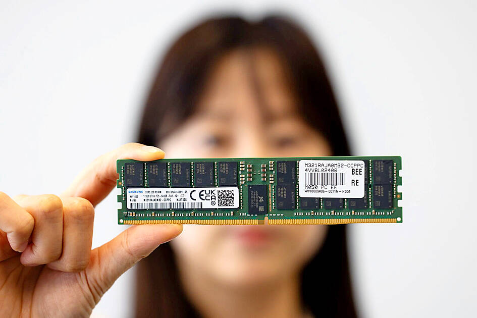 图：三星32 GB DDR5 128GB RDIMM（图源：彭博社）