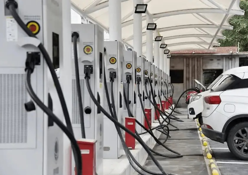 Figure: The penetration rate of new energy vehicles in Shenzhen exceeds 72%, and it is expected to build a total of 1,000 supercharging stations by the end of the year