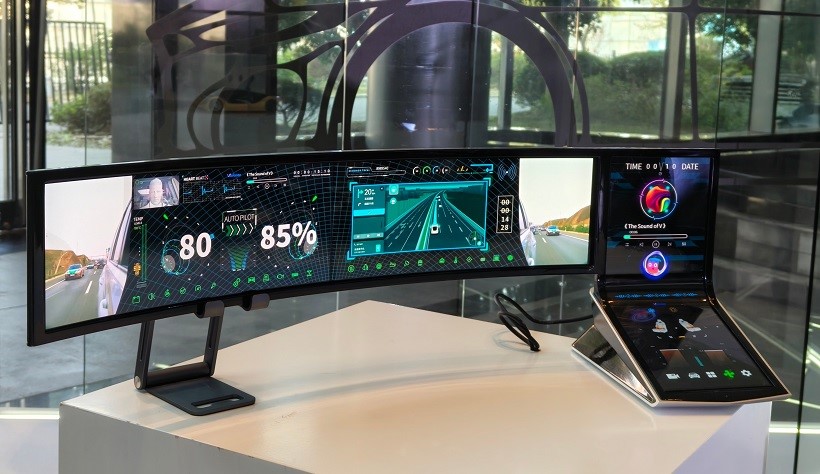 Figure: The world's first in-vehicle sliding curl AMOLED central control screen (picture from the Internet)