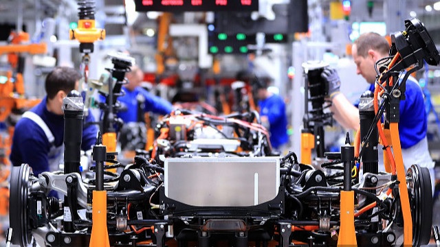 图：特斯拉销量腰斩，欧洲新能源汽车市场“寒意”逼人